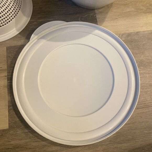 Pampered Chef Small White Bowl Lid And Colander Set - Picture 5 of 6